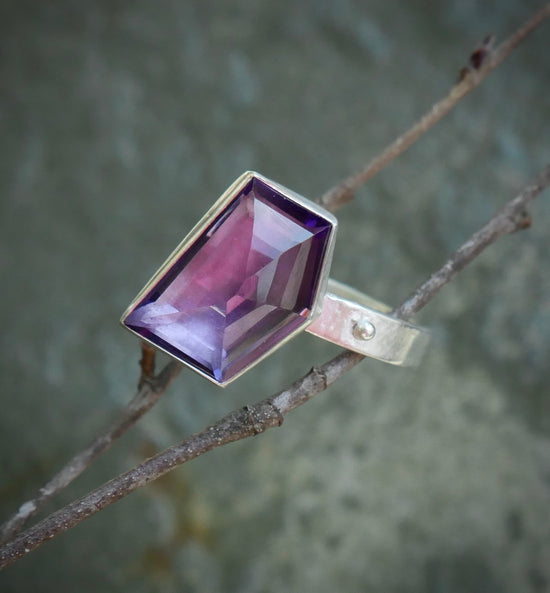 Twilight Purple — An Amethyst Diving Board Ring in Sterling Silver — Size 8 1/2