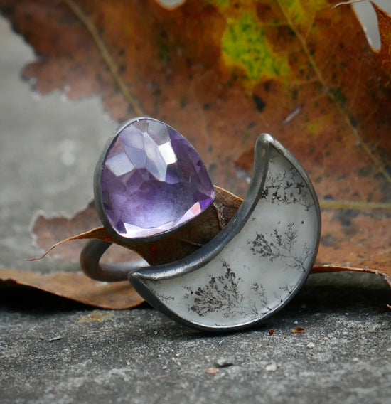 Salem Mystic — A Dendritic Agate and Amethyst Satellite Ring in Oxidized Sterling Silver — Size 8 1/2 to 9