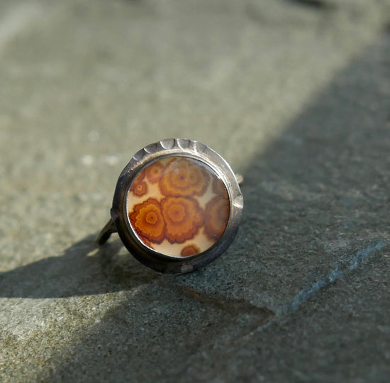 Abstract Flower Bloom  — A Dendritic Agate Ring in Oxidized Sterling Silver — Size 7